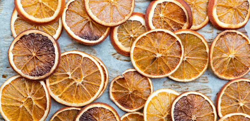 Suszenie owoców takich jak pomarańcze